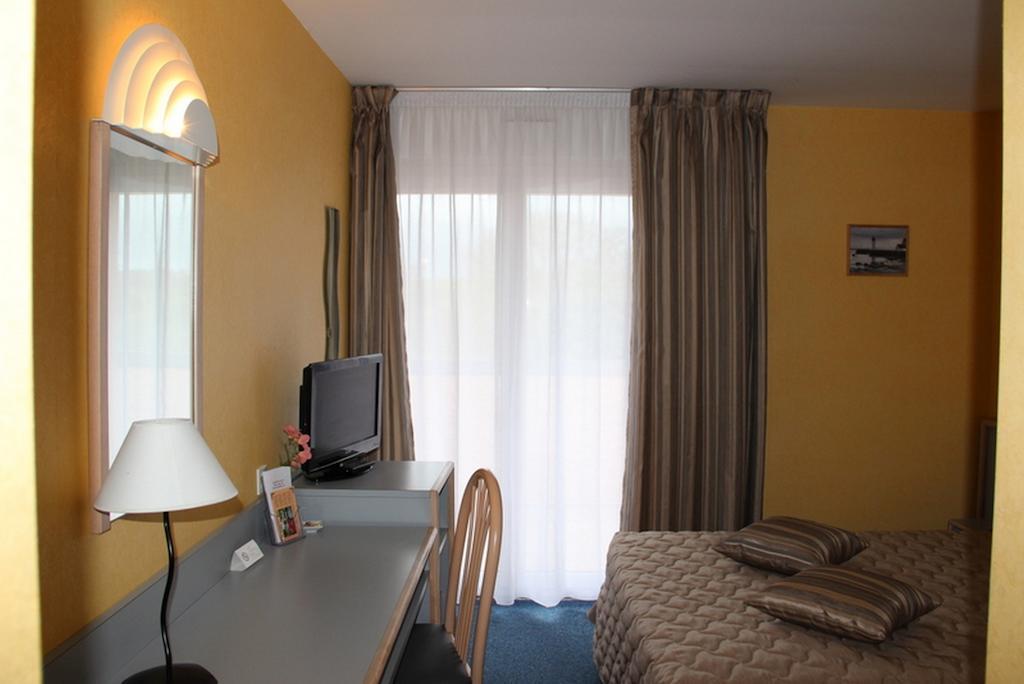 Hotel Au Relais De L'Oust Lanouée Esterno foto