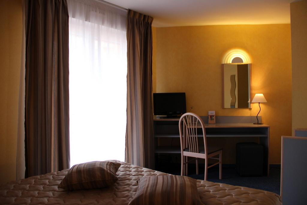 Hotel Au Relais De L'Oust Lanouée Esterno foto